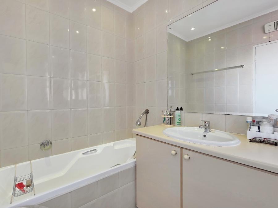 2 Bedroom Property for Sale in Sea Point Western Cape